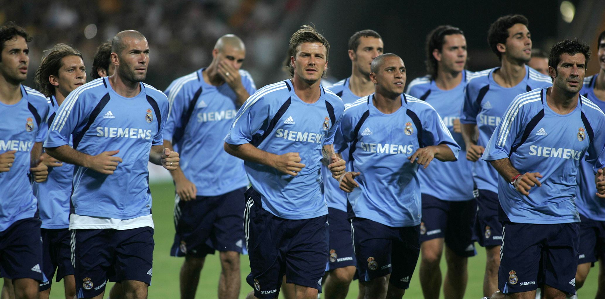 解说米勒参观拳头总部晒照：哎哟,看到两位熟人