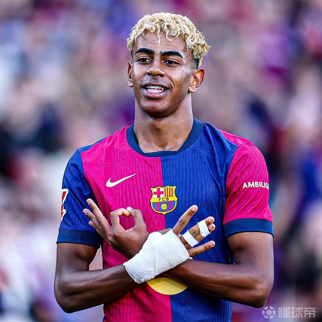 LPL主持夏安微博晒照：又幸福了安子