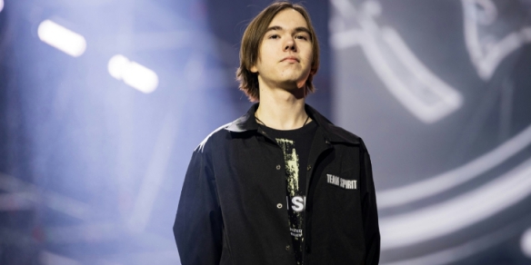 Team WE 正式发布了人员变动公告： Tianzhen 玩家断线